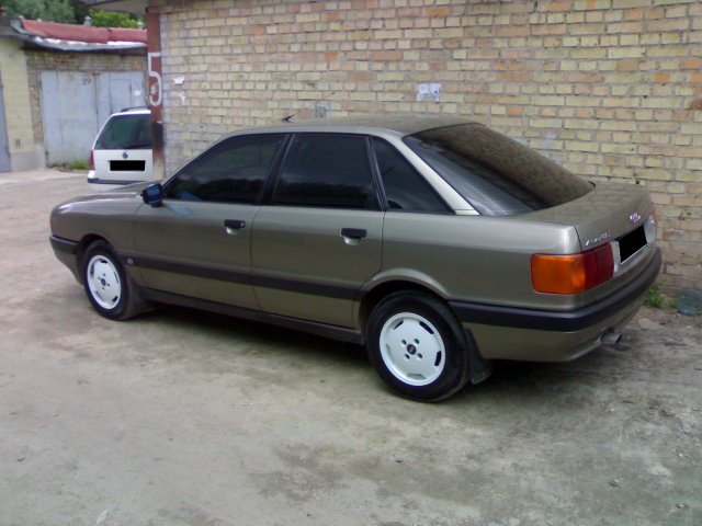 Audi 80: 4 фото