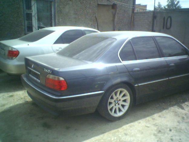 BMW 735i: 10 фото