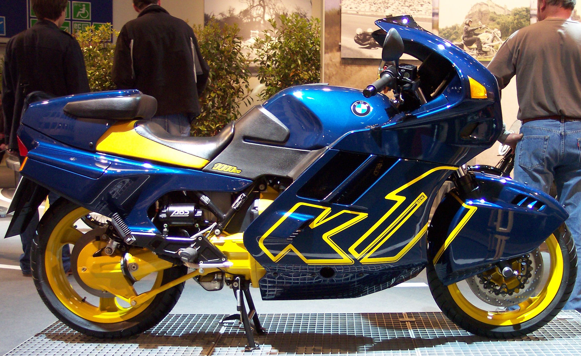 BMW K1