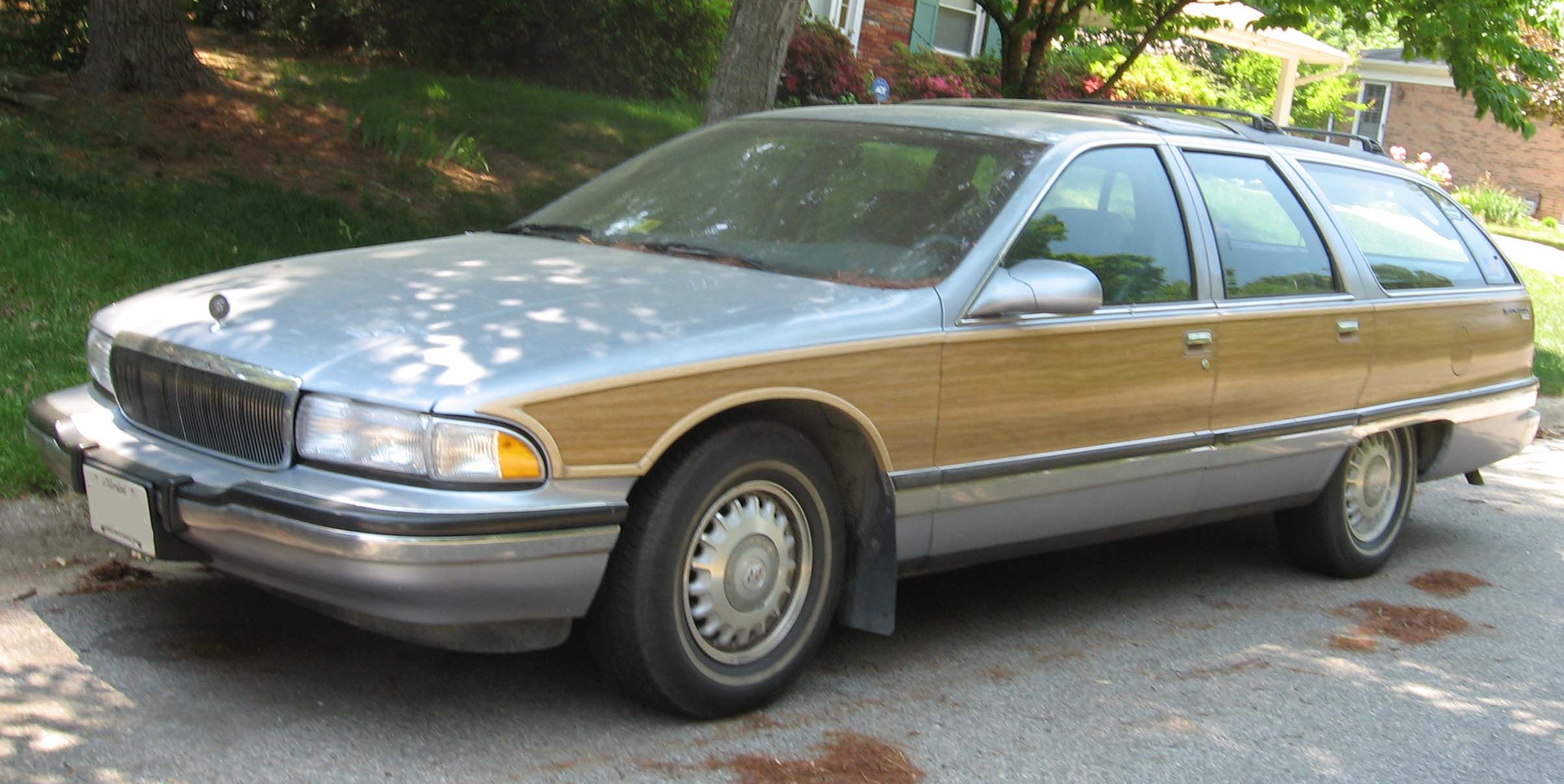 Buick Roadmaster: 9 фото