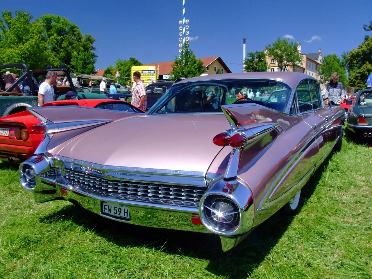 Cadillac Fleetwood: 3 фото