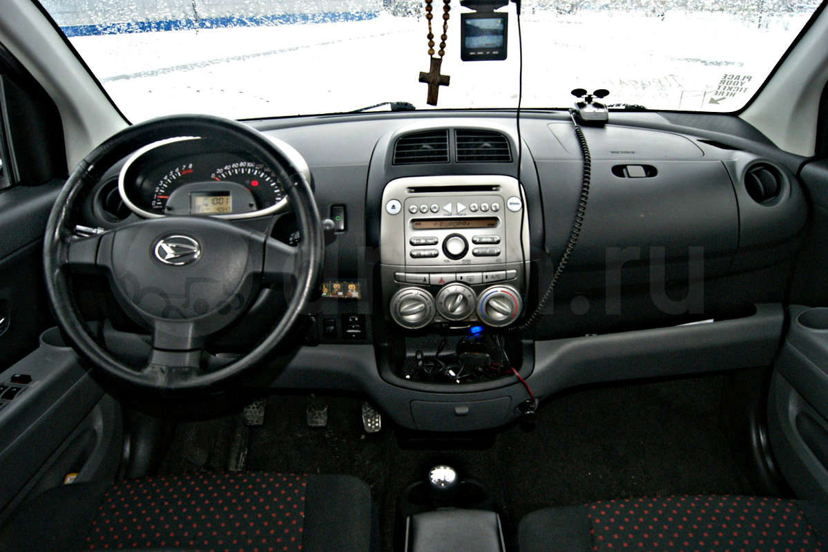 Daihatsu Sirion: 12 фото