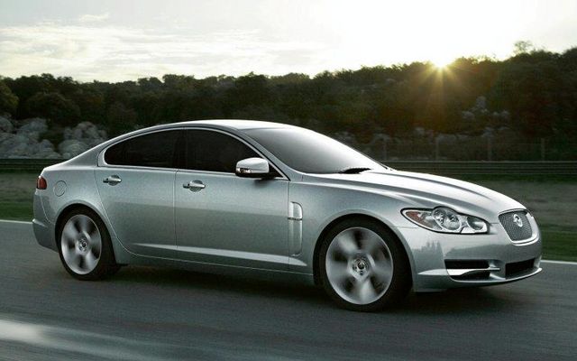 Jaguar XF: 10 фото