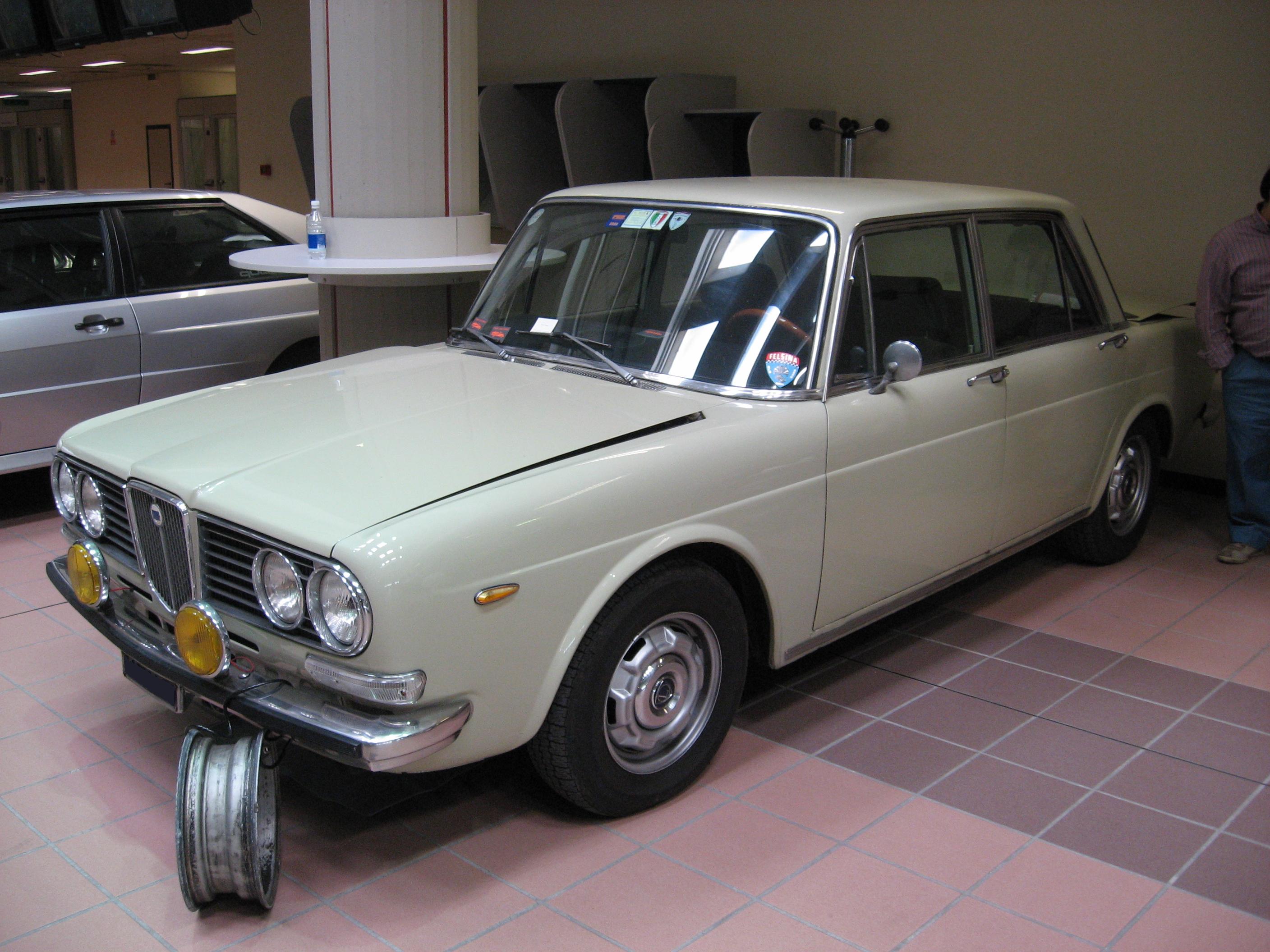 Lancia Flavia: 5 фото