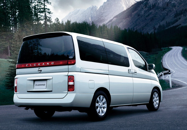 Nissan Elgrand: 10 фото