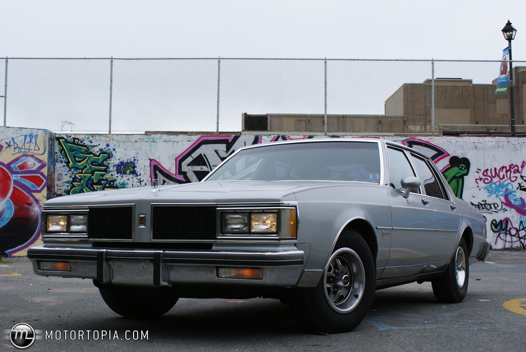 Oldsmobile Delta 88: 8 фото