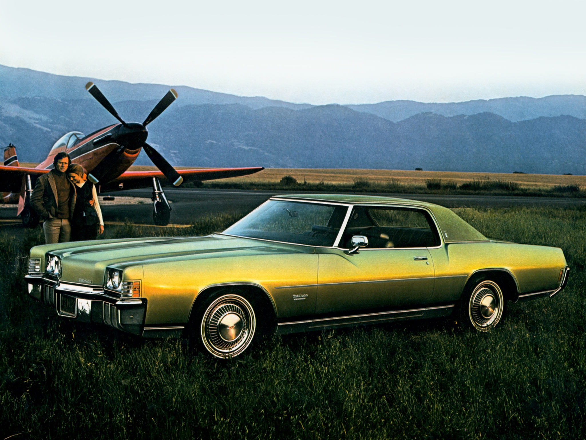 Oldsmobile Toronado: 4 фото