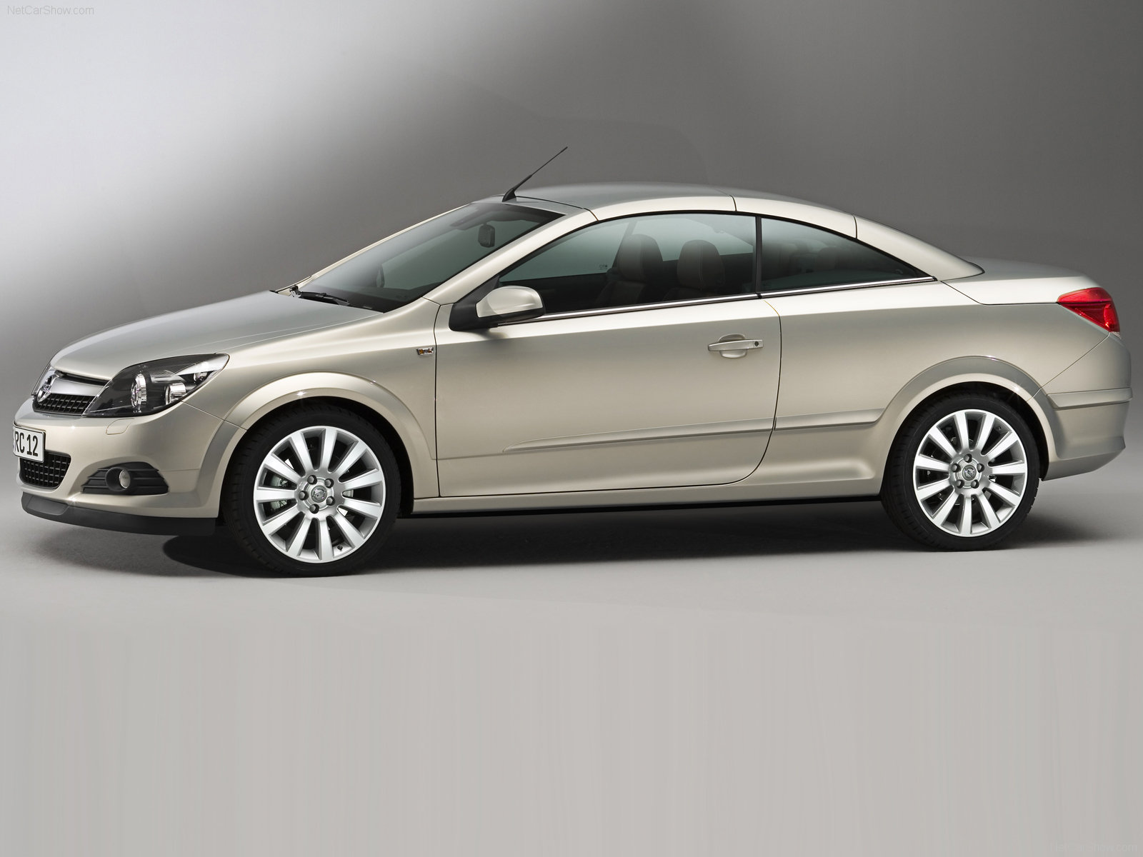 Opel Astra Twin Top: 6 фото