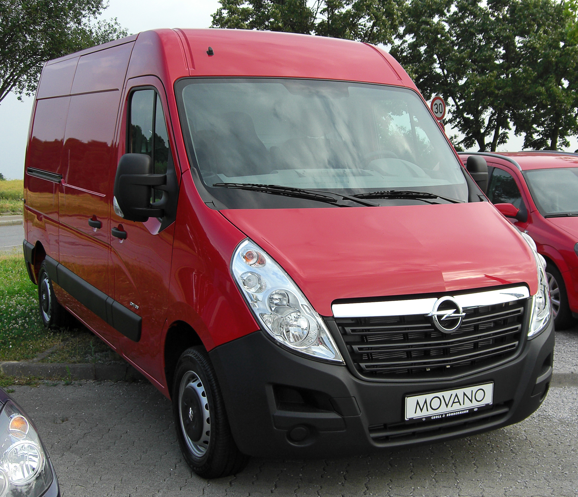 Opel Movano: 12 фото