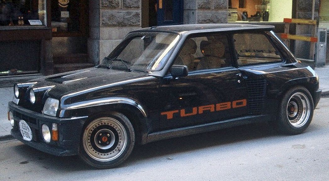 Renault 5 GT Turbo: 8 фото