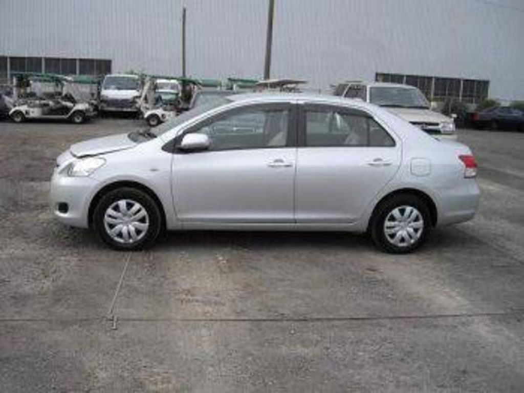 Toyota Belta: 7 фото