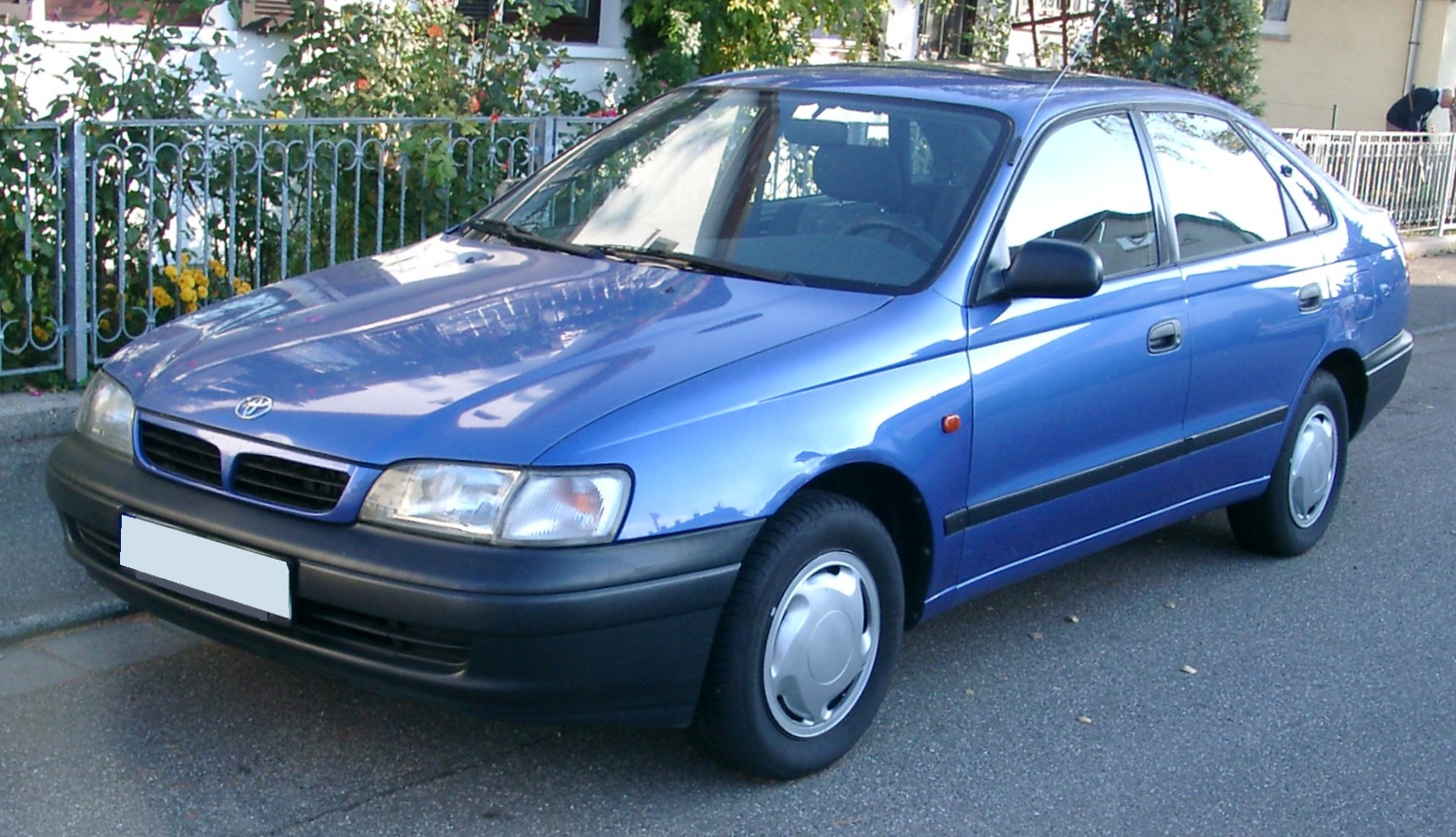 Toyota Carina E: 9 фото