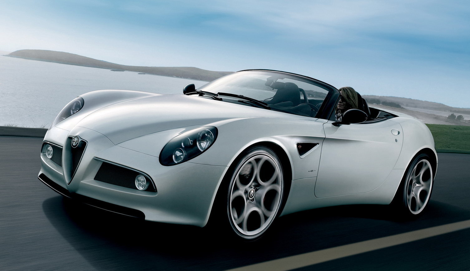 Alfa Romeo 8C Spider: 3 фото