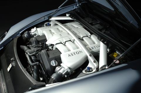 Aston Martin V12 Vantage: 07 фото