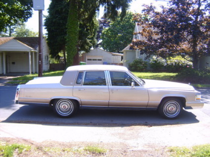 Cadillac Brougham: 12 фото