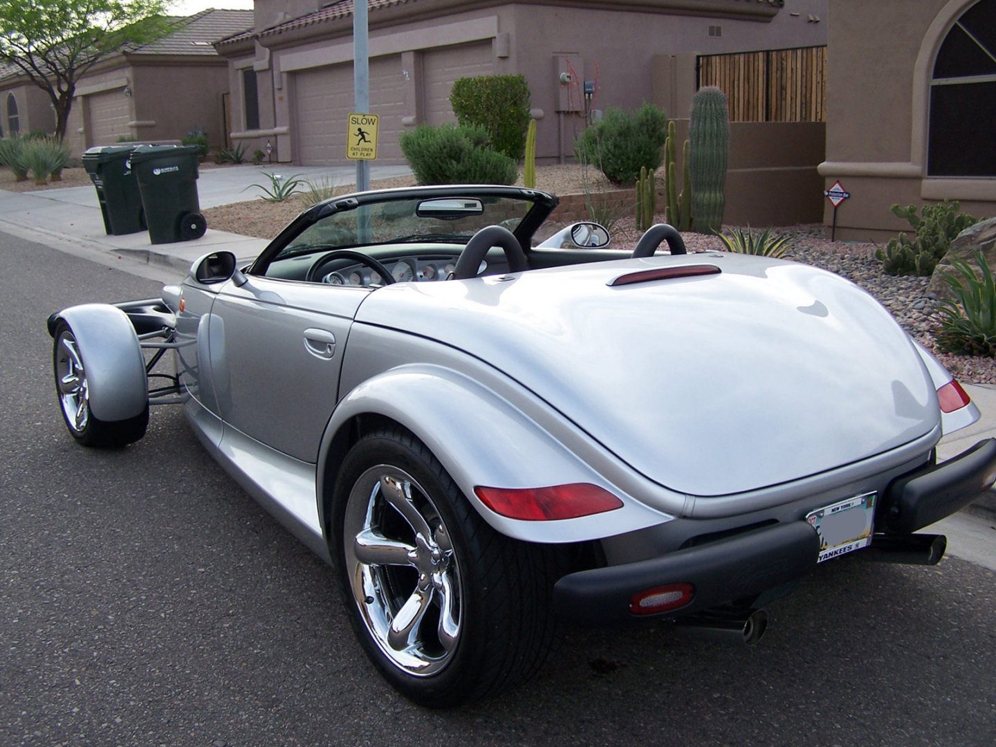 Chrysler Prowler: 8 фото