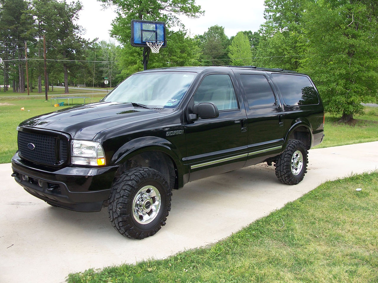 Ford Excursion: 3 фото