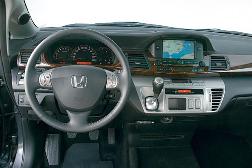 Honda FR-V: 8 фото