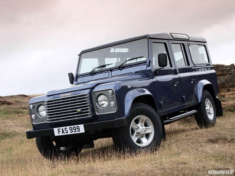 Land Rover Defender: 2 фото