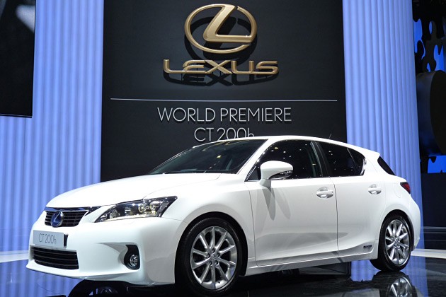 Lexus CT 200h: 3 фото