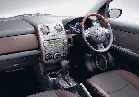 Mazda Verisa: 2 фото