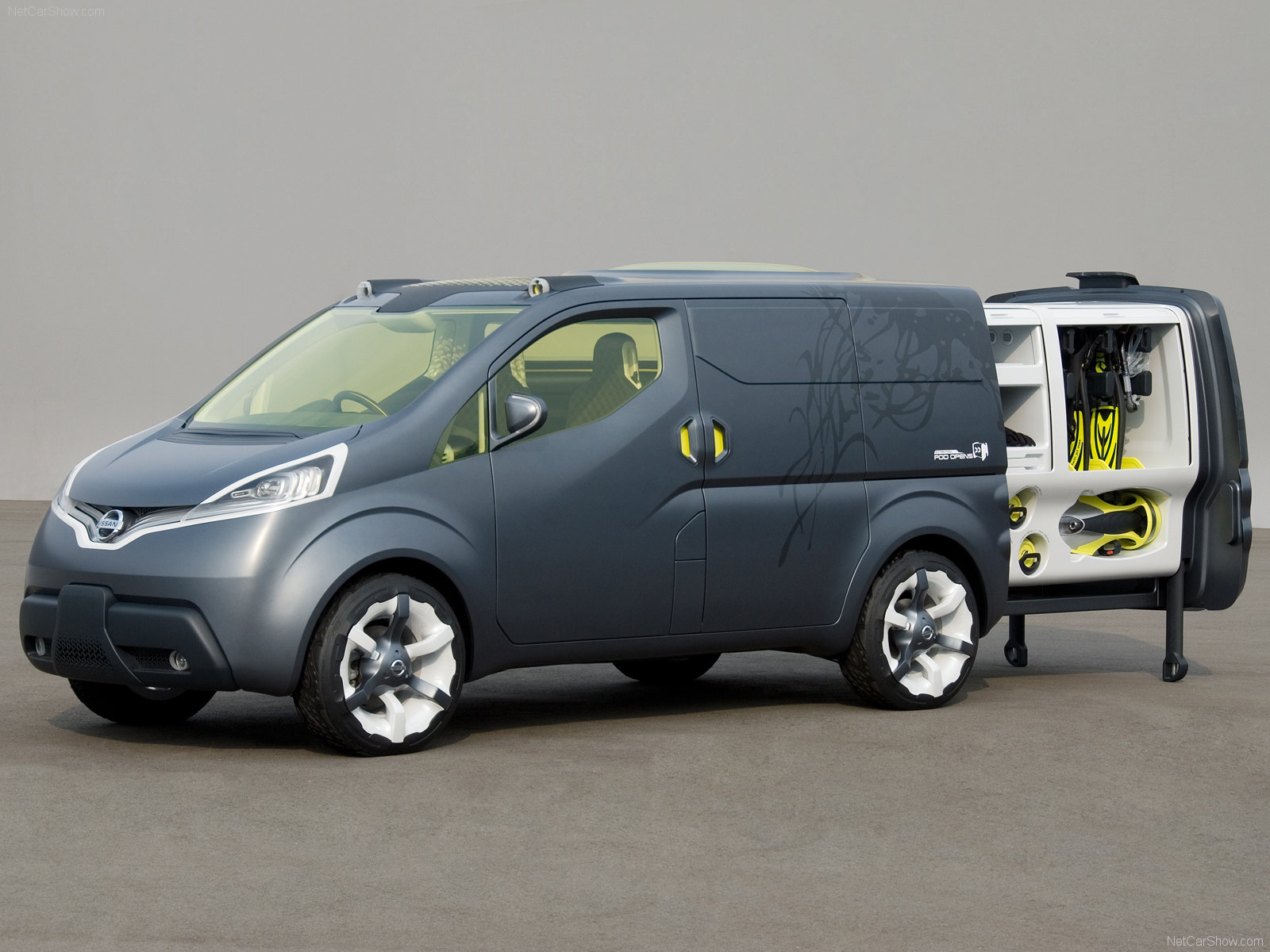 Nissan NV200: 11 фото