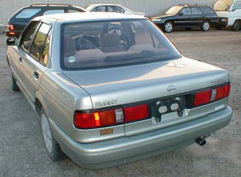 Nissan Sunny: 3 фото