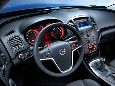 Opel Insignia: 6 фото