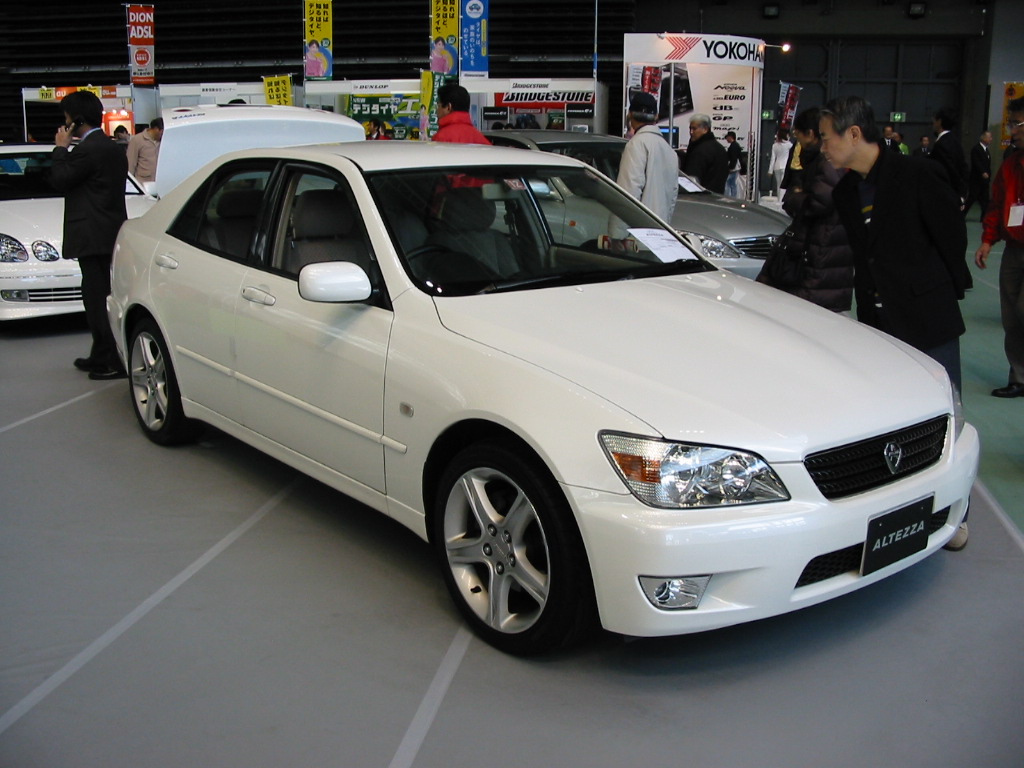 Toyota Altezza: 7 фото