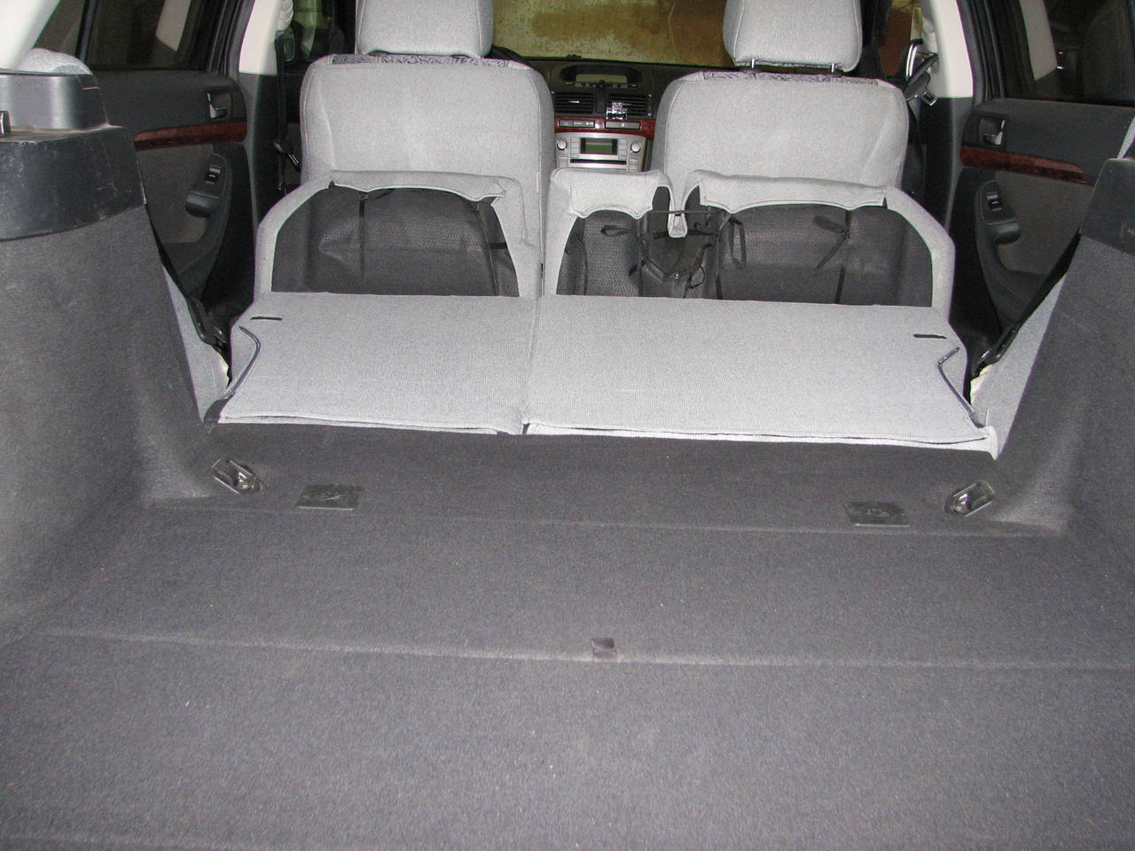 Toyota Avensis II Wagon: 5 фото