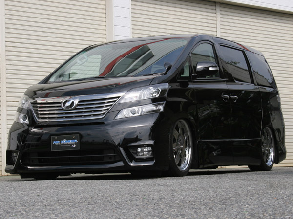 Toyota Vellfire: 4 фото