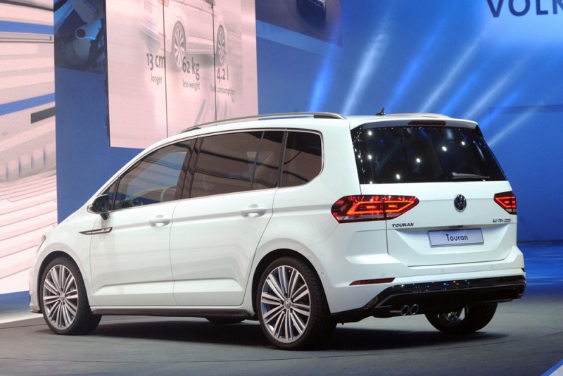 Volkswagen Touran 2016: 9 фото